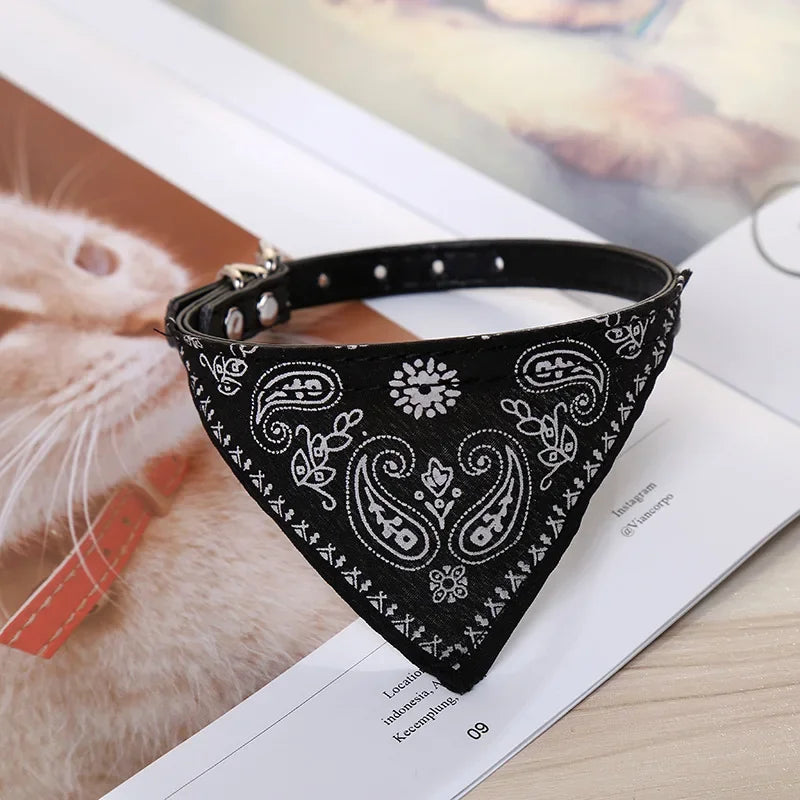 Justerbart halsband med halsduk i PU-läder – katt och hund